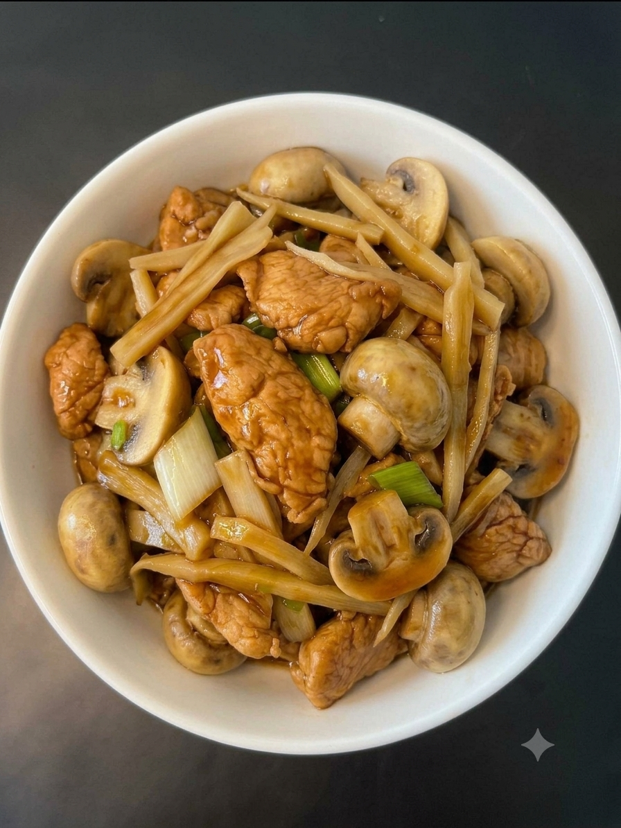 Wokad kycklingfilé med bambuskott & champinjon