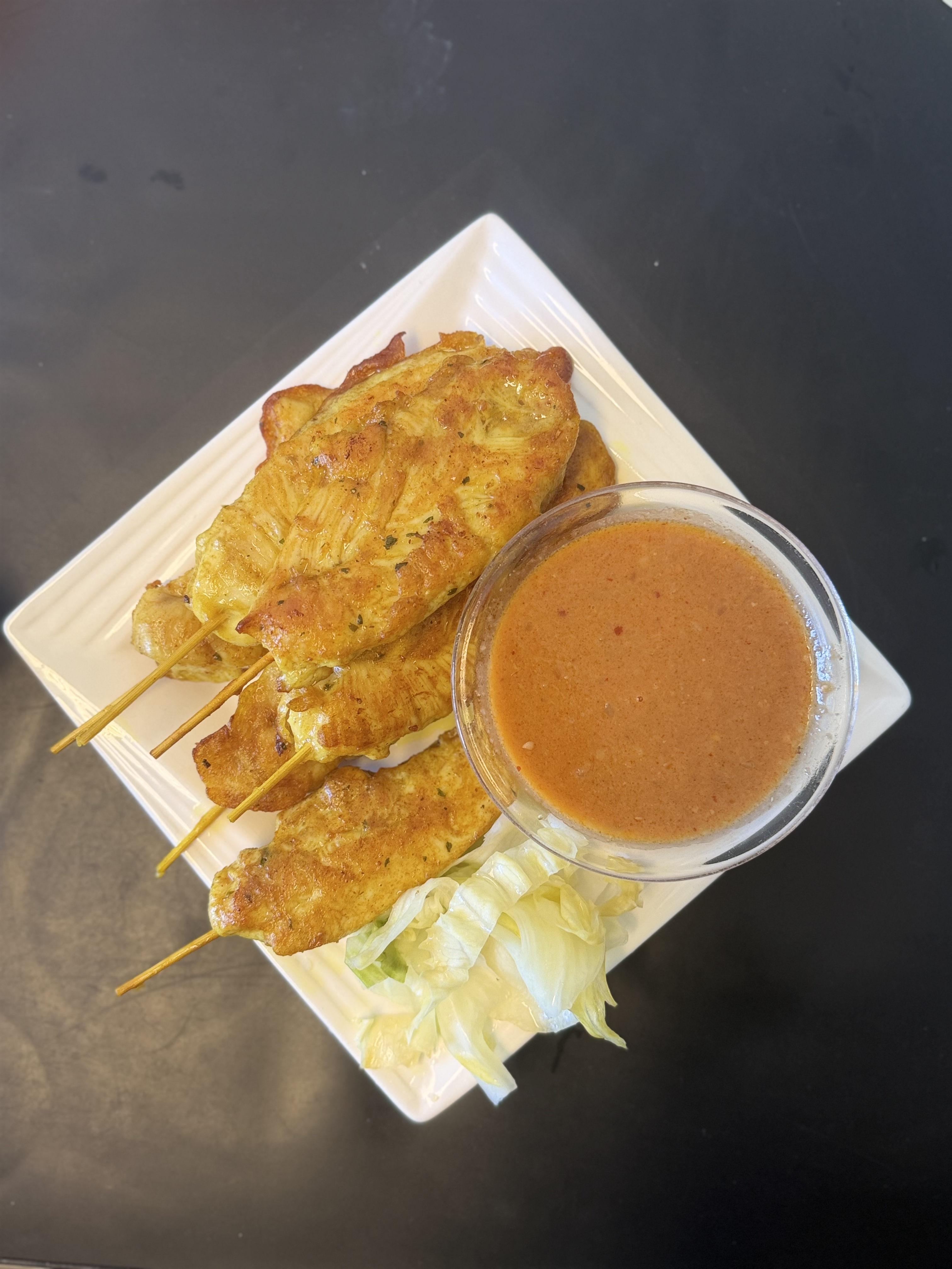 Grillad kycklingspett med jordnötssås 🌶️